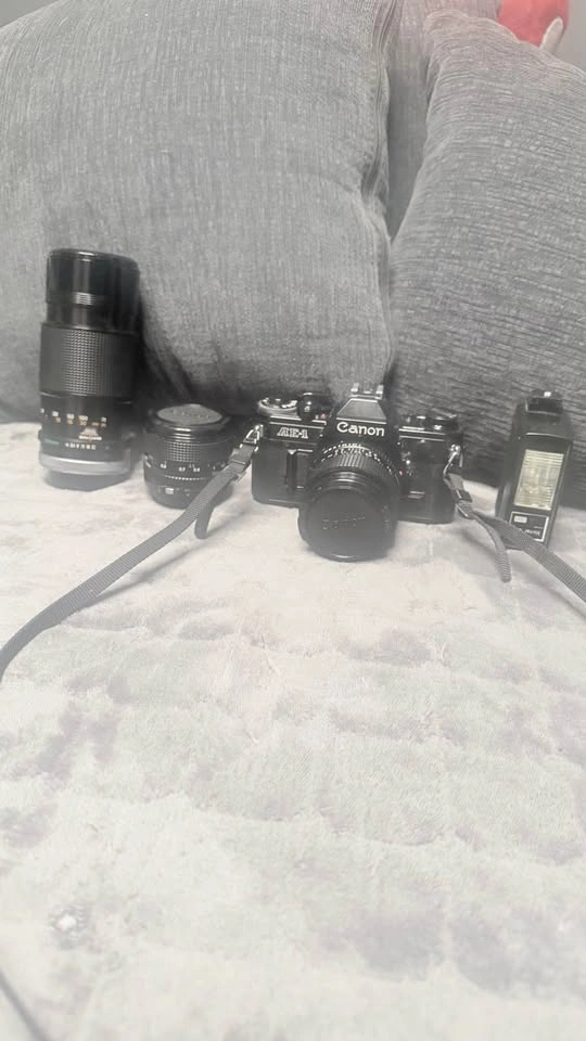 Canon AE-1 35mm Film Camera Full Kit - 3 Lenses + Flash - photo 4