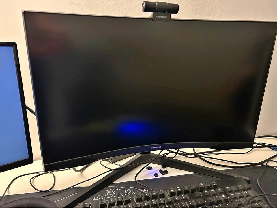 Samsung Odyssey G5 27 inch Curved Gaming Monitor