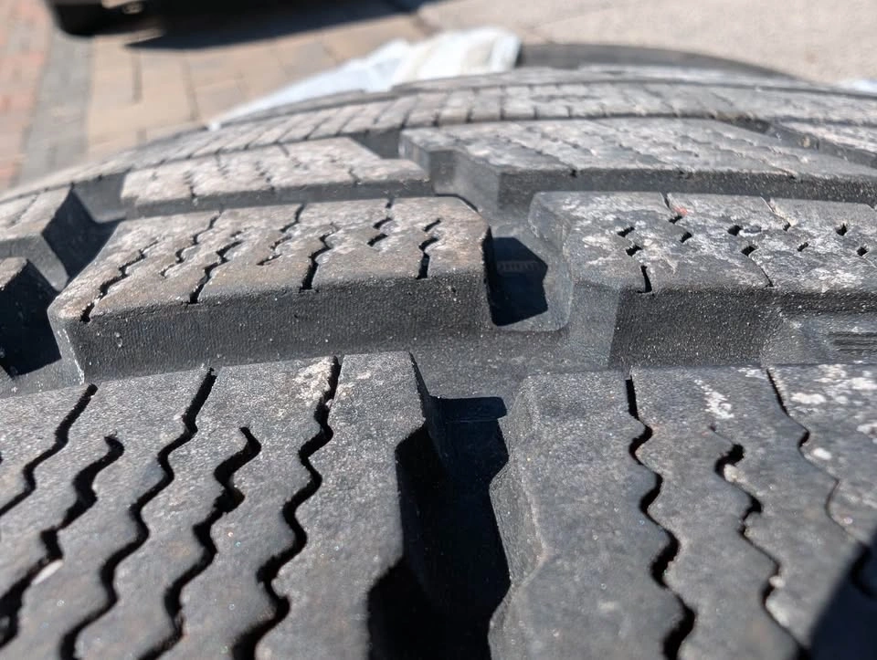 255/50R20 x 4 Winter Tires - photo 2