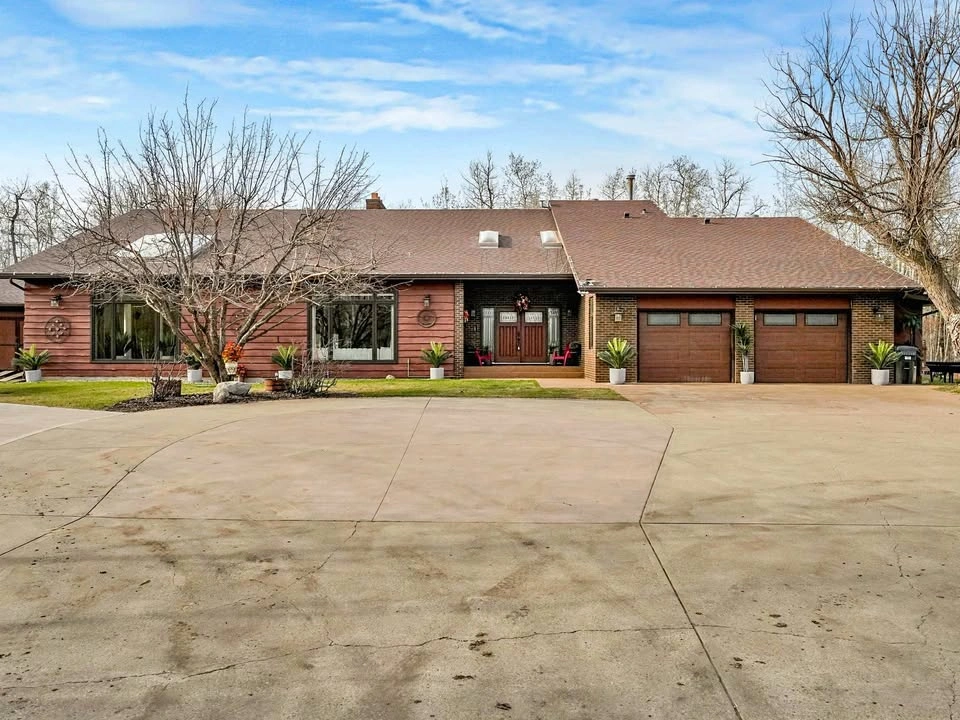 4 Beds 3 Baths House