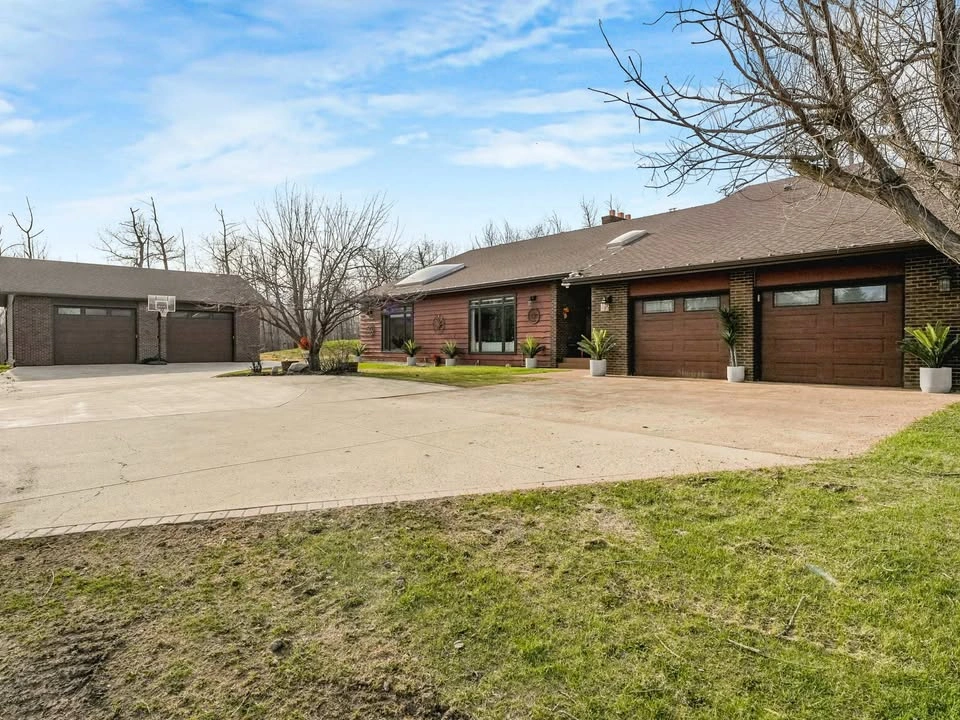 4 Beds 3 Baths House - photo 2