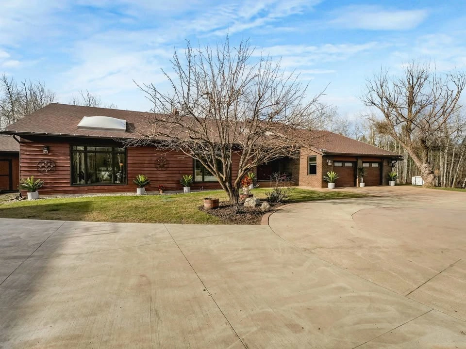 4 Beds 3 Baths House - photo 3