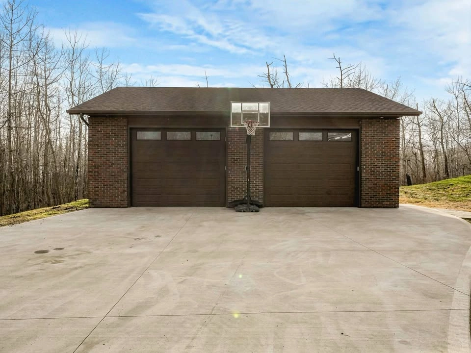 4 Beds 3 Baths House - photo 4