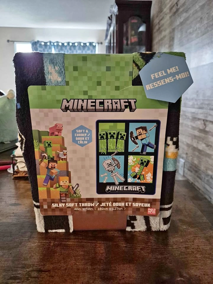 Brand New Minecraft Throw Blanket 40x50 inch
