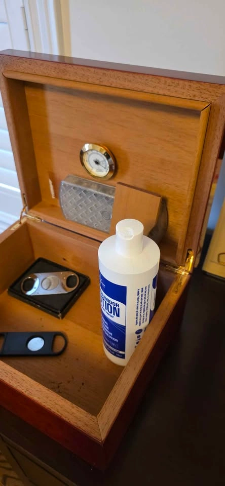 Cedar Wood Cigar Humidor with Hygrometer & Cutter