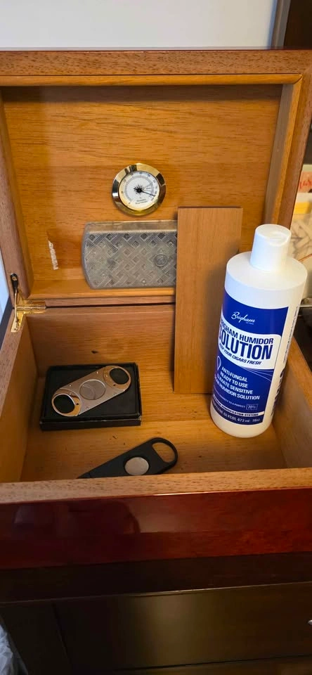 Cedar Wood Cigar Humidor with Hygrometer & Cutter - photo 2
