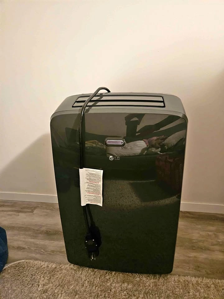 LG Electronics 8,000 BTU Portable Air Conditioner