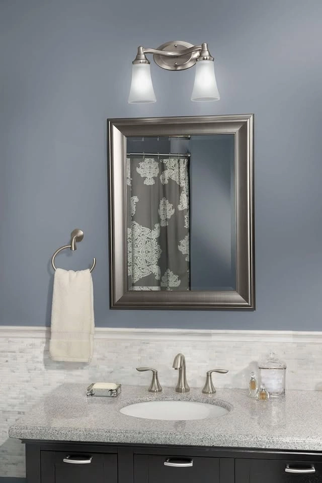 Moen 2-Light Chrome Vanity Fixture (New) - photo 2