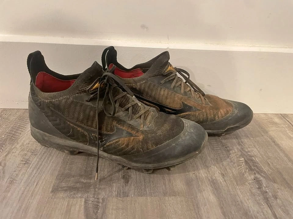 Boys Baseball Cleats (Sz 7.5)