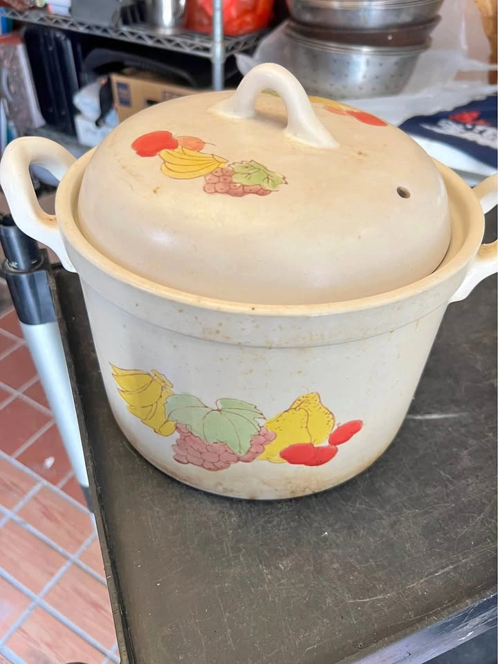 5QT Porcelain Pot with Enamel Lid