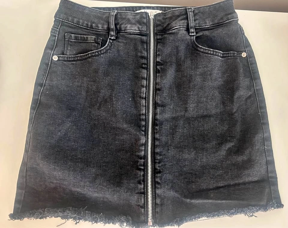Black denim skirt size s