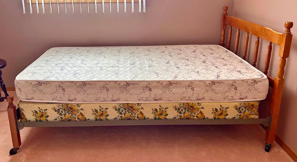 Solid Wood and Metal Single/Twin Bed Set