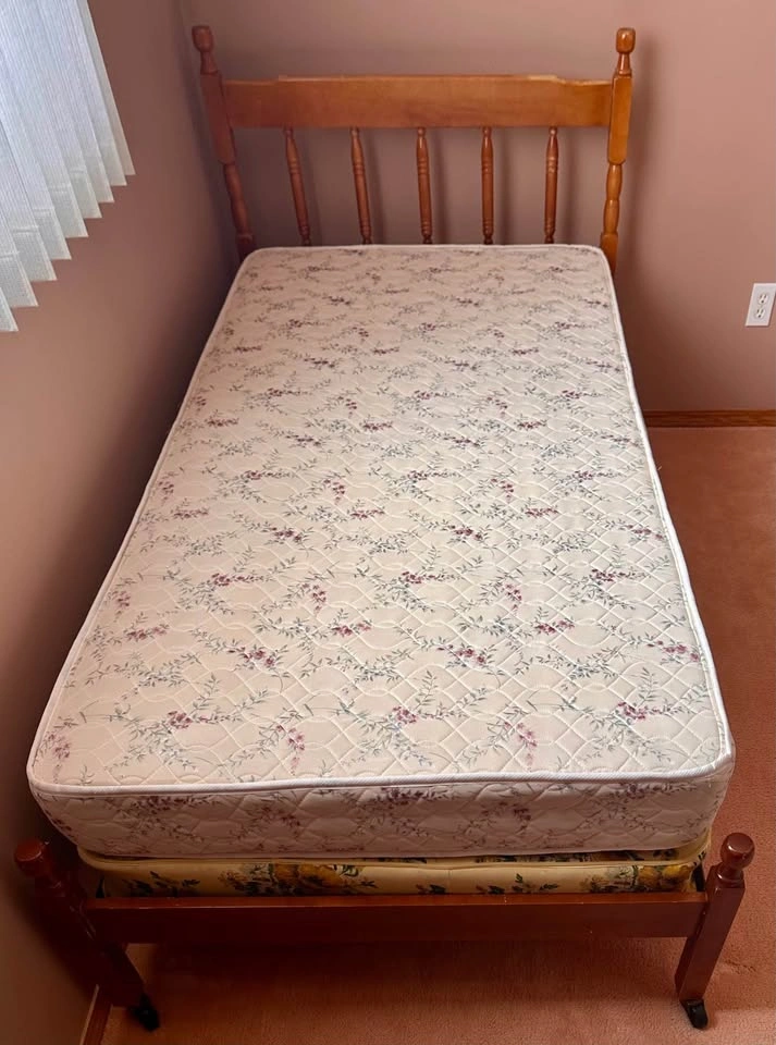 Solid Wood and Metal Single/Twin Bed Set - photo 2