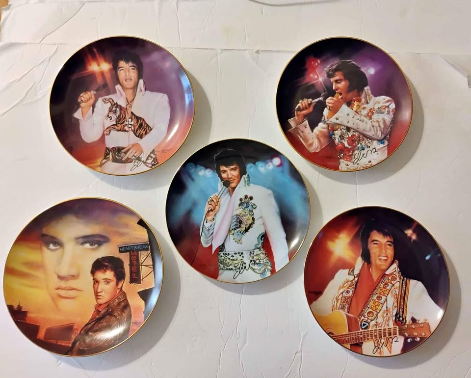 5 Elvis Presley collector plates