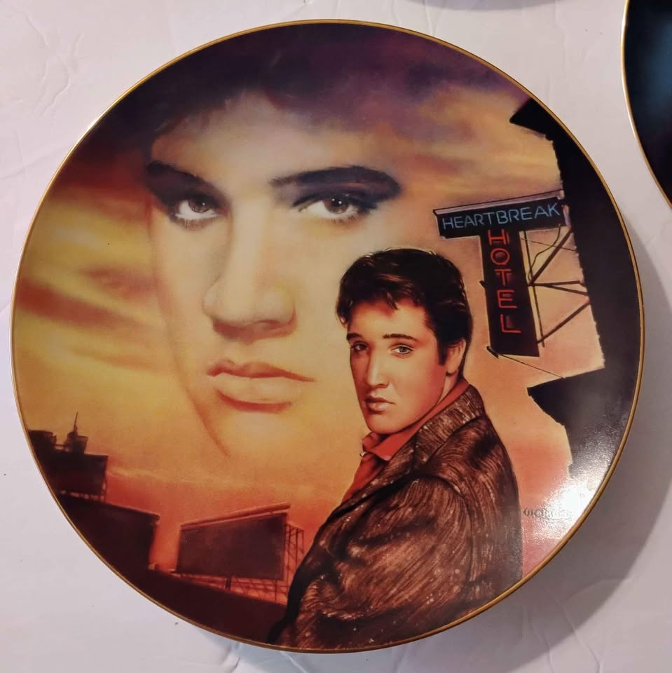 5 Elvis Presley collector plates - photo 4