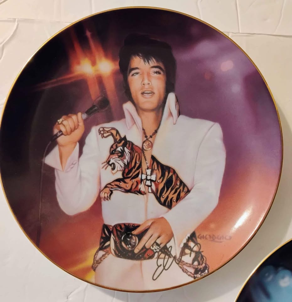 5 Elvis Presley collector plates - photo 5