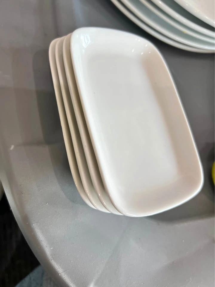 8pcs White Dessert Plates (5.25" x 3.5") - $2 Each