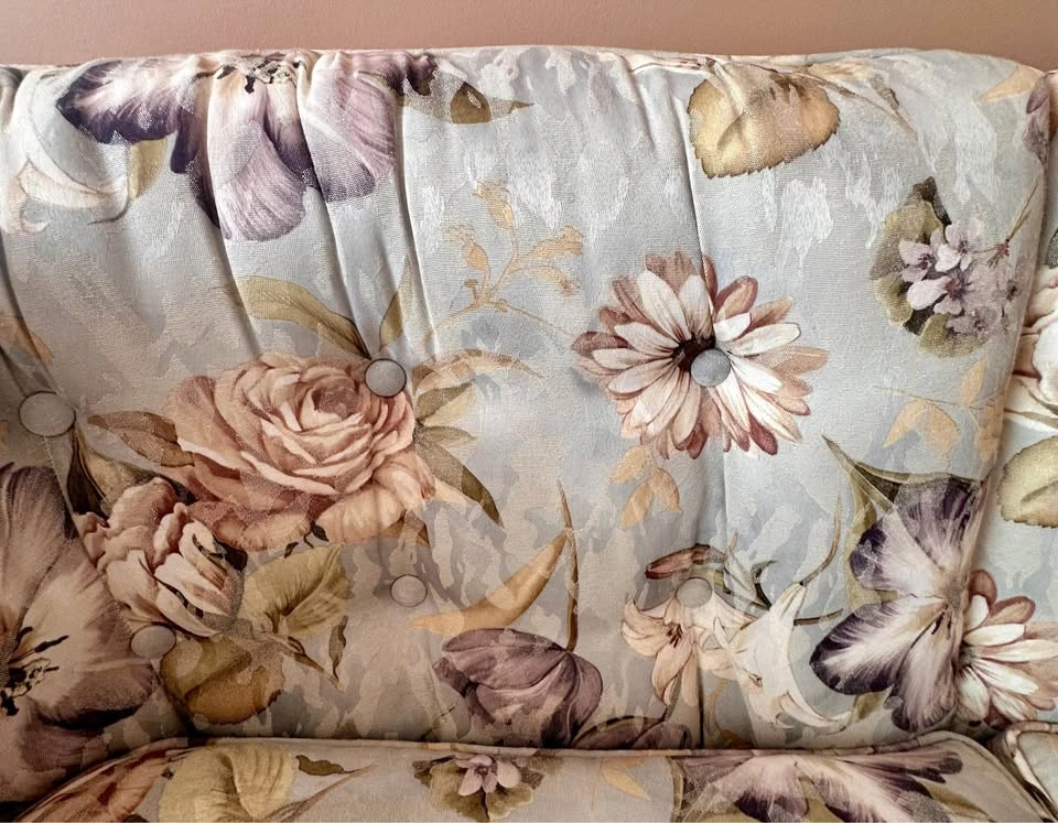 Traditional Floral Upholstered Sofa - photo 4
