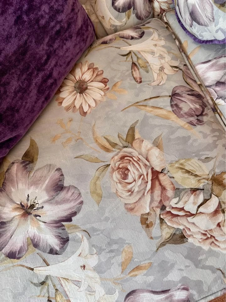 Traditional Floral Upholstered Sofa - photo 5