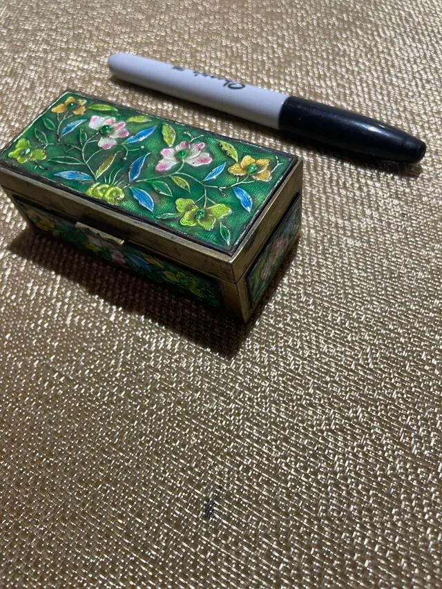 Antique Chinese Cloisonné Box image indicator(3)