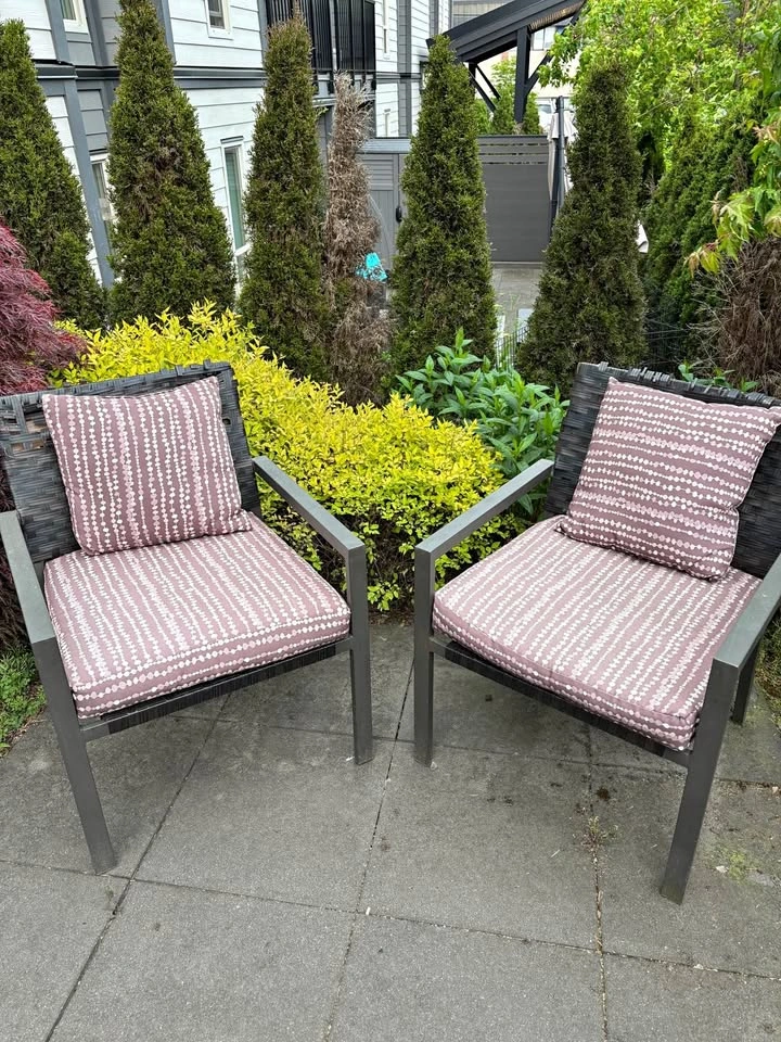 Pair of Wicker Patio Chairs with Cushions