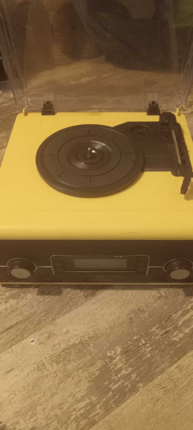 Sylvania Turntable and CD player