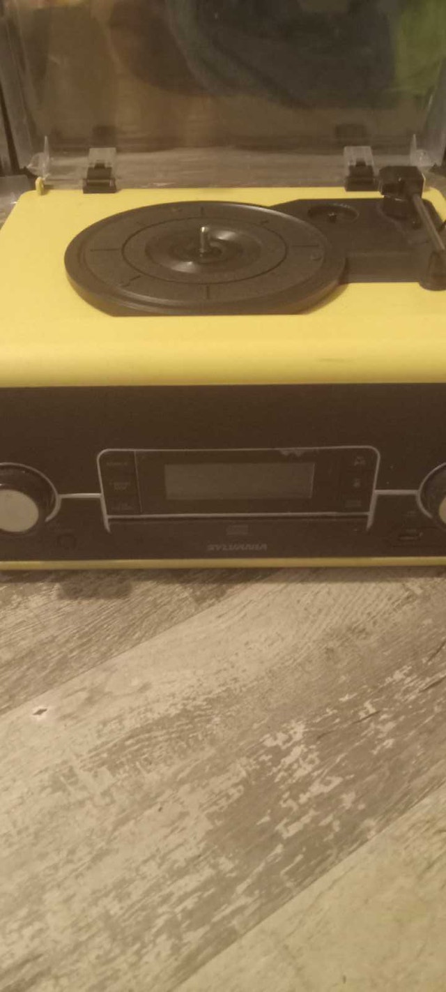 Sylvania Turntable and CD player - photo 2