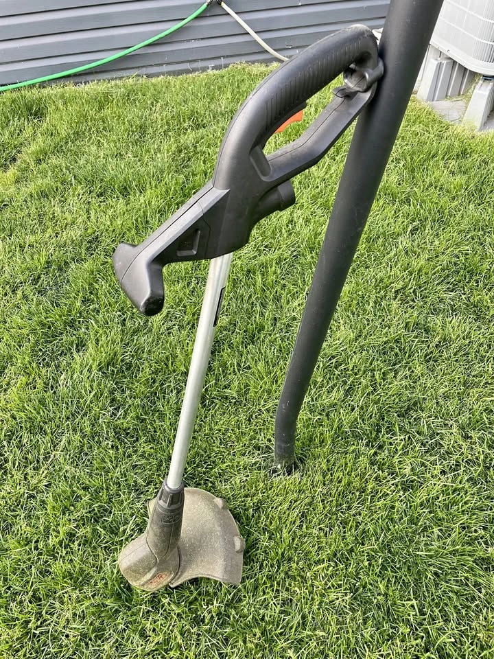 Black & Decker Grass Trimmer/Weed Whacker