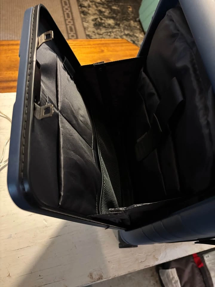 Hardshell Carryon Suitcase - photo 2