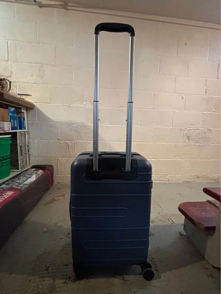 Hardshell Carryon Suitcase - photo 4