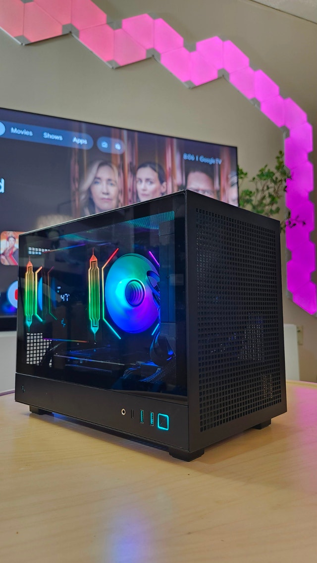 5070TI Mini Gaming PC Black | Ryzen 5 7600X 32GB DDR5