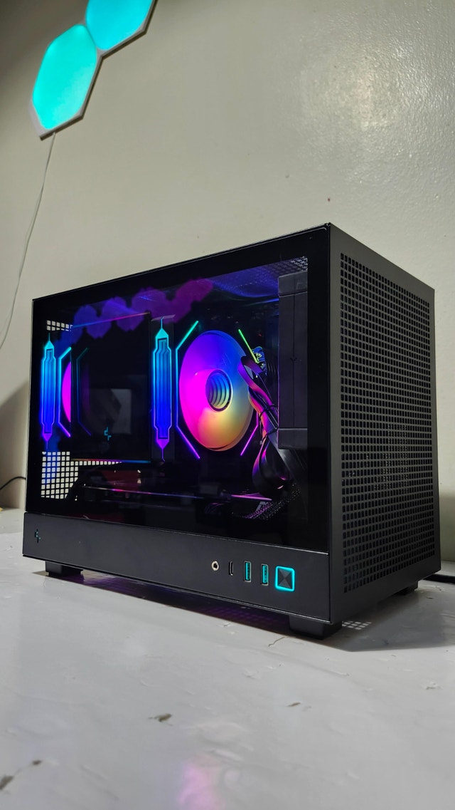 5070TI Mini Gaming PC Black | Ryzen 5 7600X 32GB DDR5 - photo 2