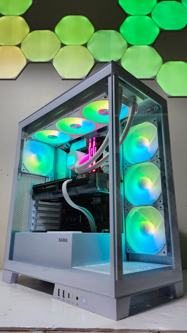 Ultimate White Gaming PC | Ultra 7 265K RTX 5080 32GB DDR5