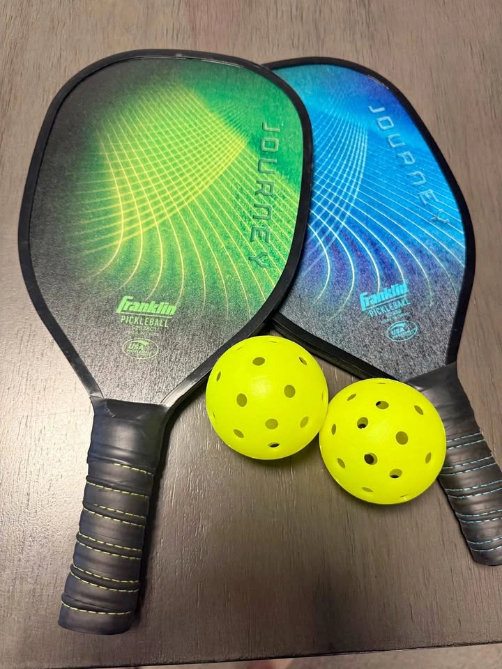Pickleball Set - 2 Paddles, Balls, Case