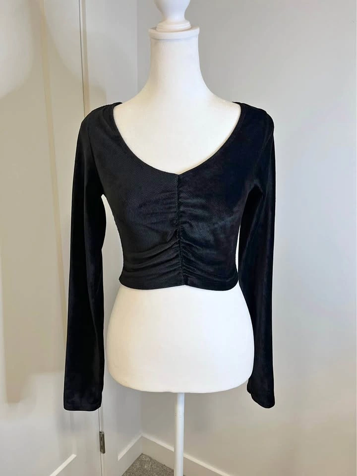 ARDENE Black Ribbed Ruched Long-Sleeve Crop Top - Size M