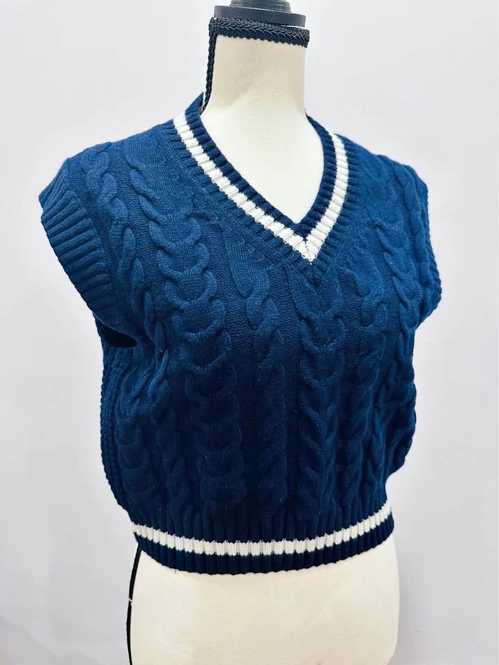 EUC Sunday Best ARITZIA Navy Cable-Knit V-Neck Sweater Vest Meri