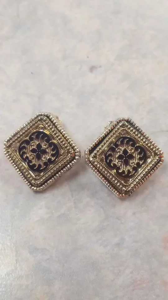 Earrings Clipons Gold Tone Signed SPHINX Vintage Costume Jewelry - photo 2