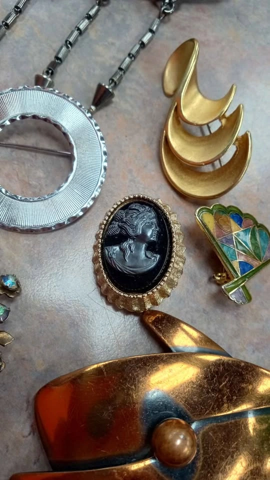 Vintage Brooch and Pin Collection In Variable Condition $5 Each - photo 4