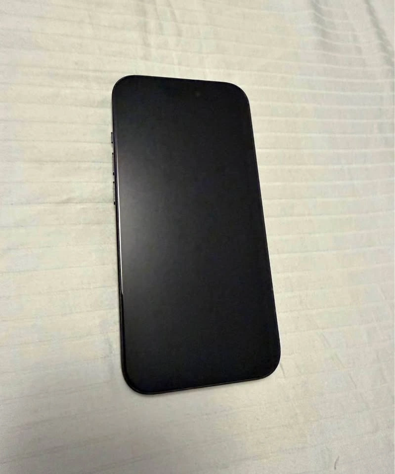 iPhone 15 - photo 2