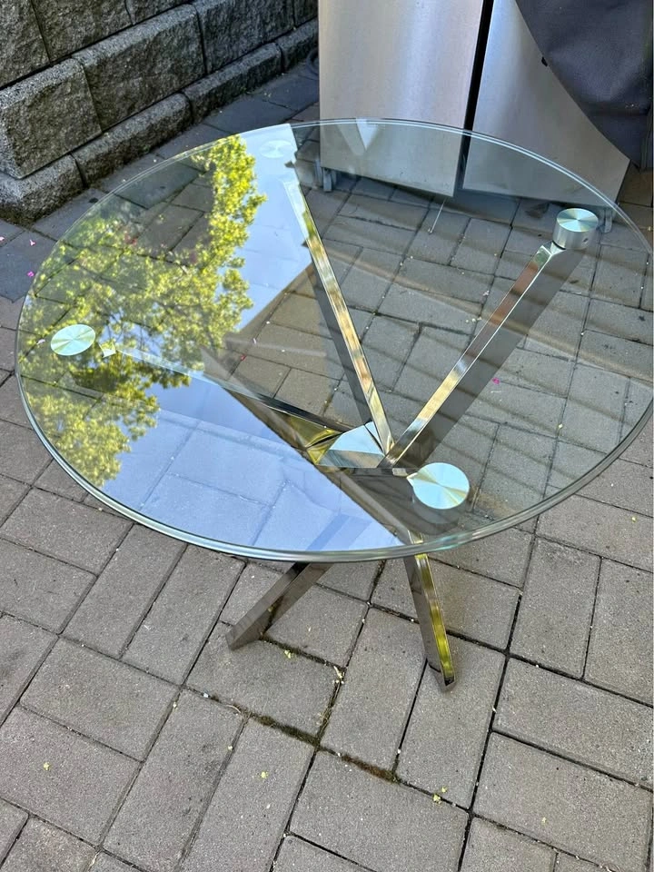 Round Glass Table w Chrome Base BNIB