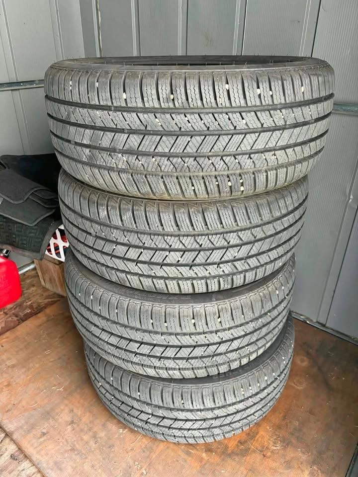 RoadX All-Weather Tires 235/50R19
