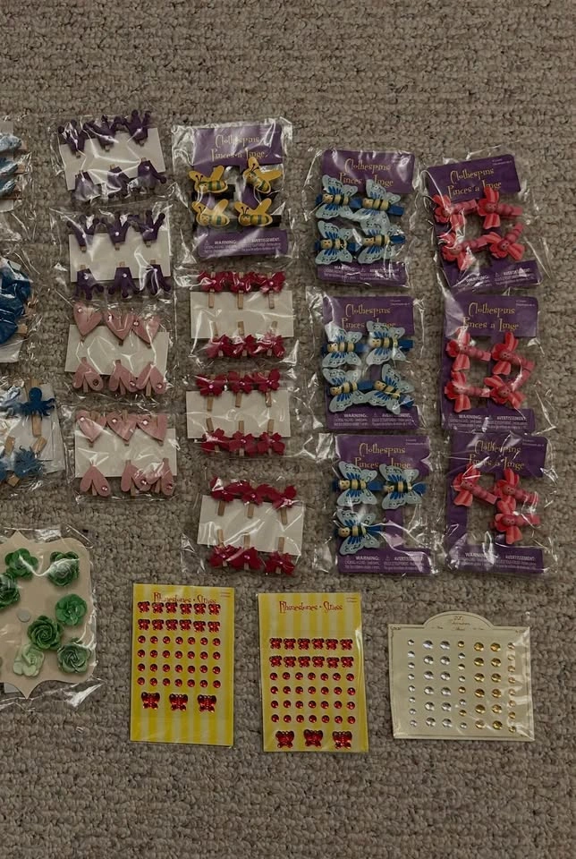 New Craft Items - Organza bags, clothespins, decorations - 30+ l - photo 3