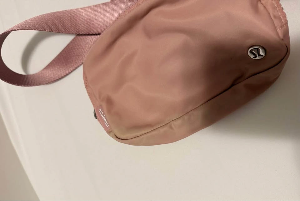 Lululemon Belt Bag - photo 2