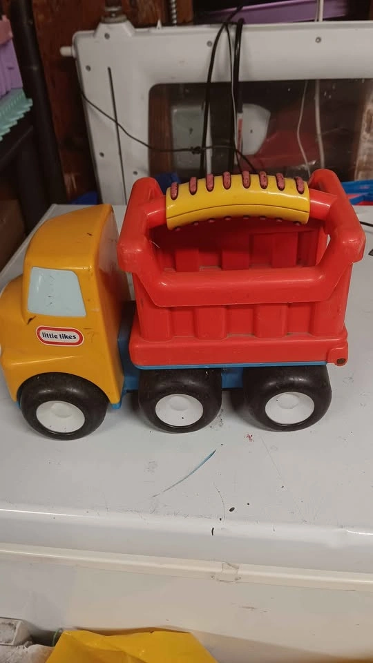 Little Tikes Dump Truck - photo 2