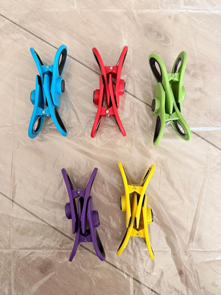 Magnetic Fridge Clips