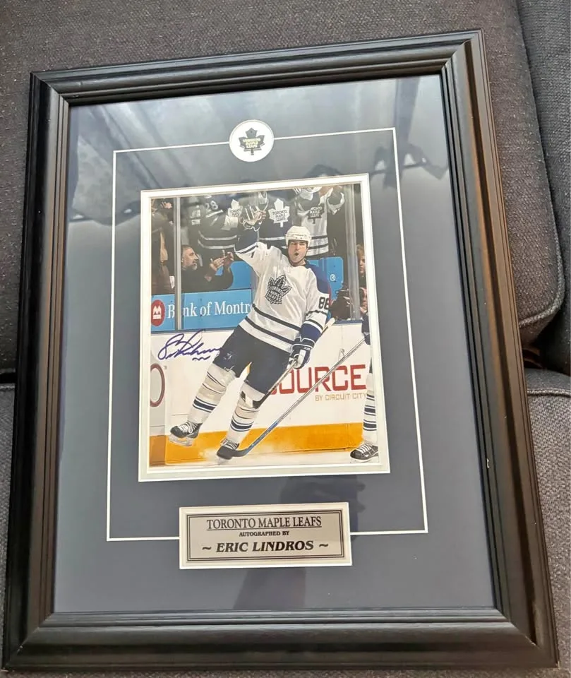 Eric Lindros- Signed picture frame with COA thumbnail