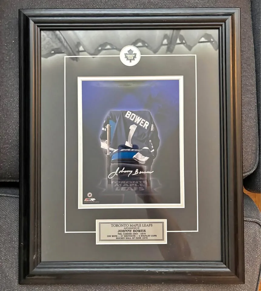Johnny Bower- Rare picture signed - COA thumbnail