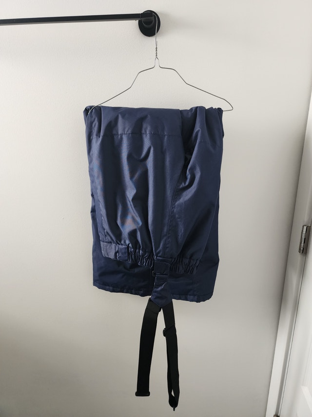 Kids size 16 snowpants with straps