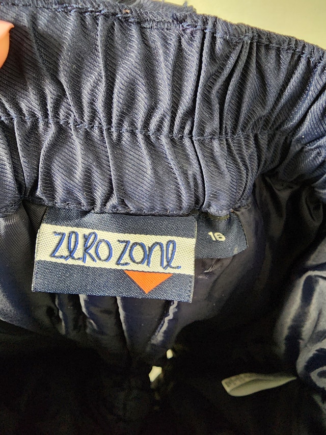Kids size 16 snowpants with straps - photo 3