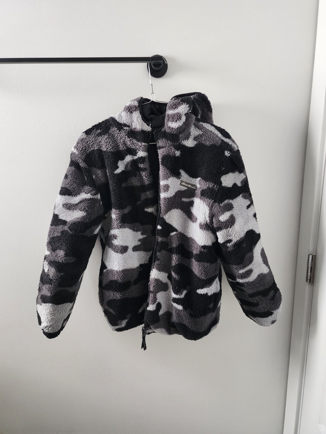 Kids youth to teen winter reversible jacket in excellent conditM - photo 2